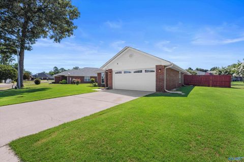 Homes For Sale - 118 Herrick Drive<br/> Huntsville, AL 35824