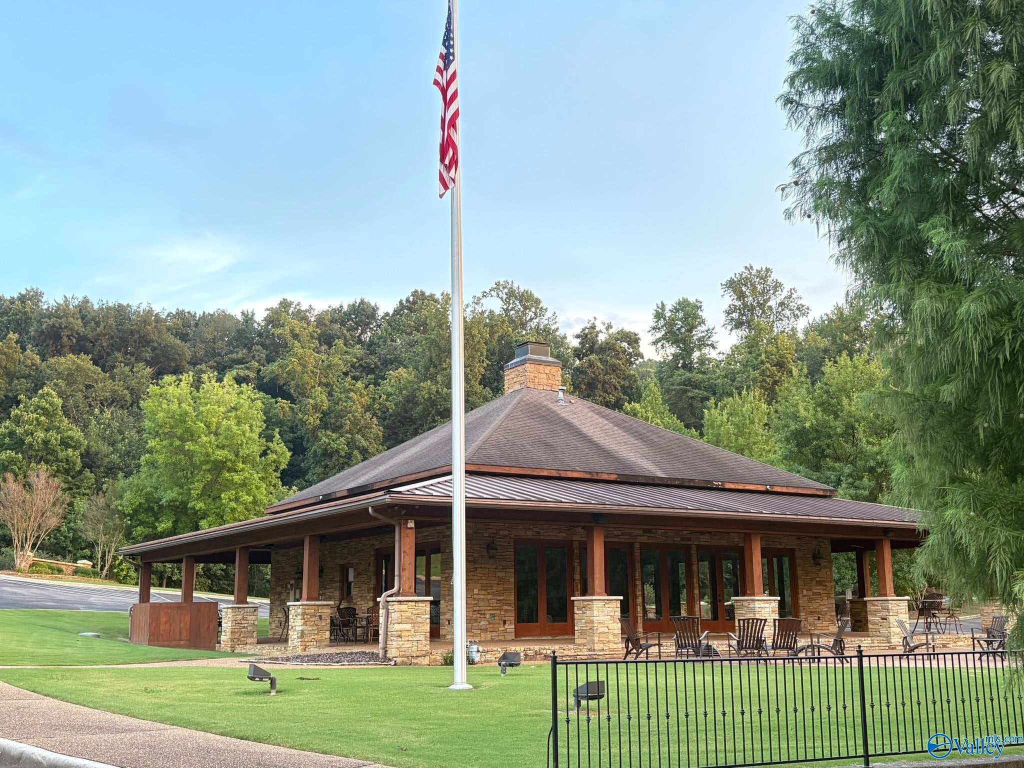 1581 Lookout Mountain Drive