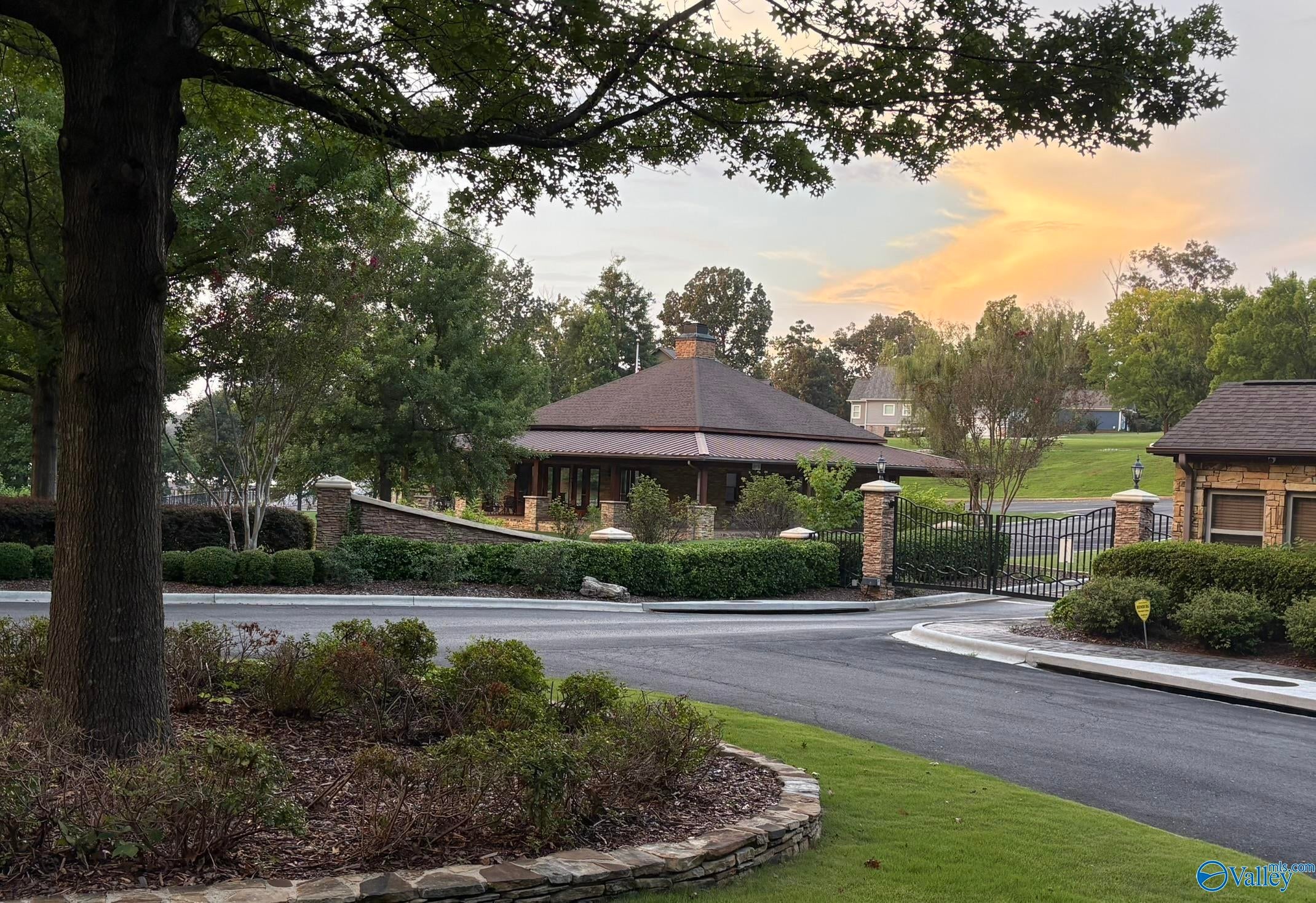 1581 Lookout Mountain Drive
