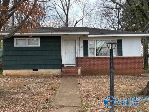 Photo of 1209 11th Avenue SE, Decatur, AL 35601 (MLS # 21911549)