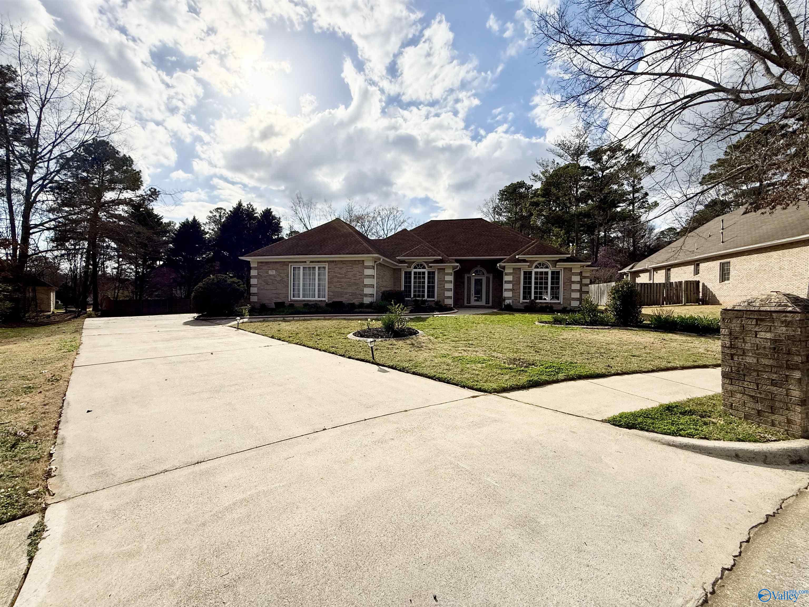 1701 Pinewood Drive NW