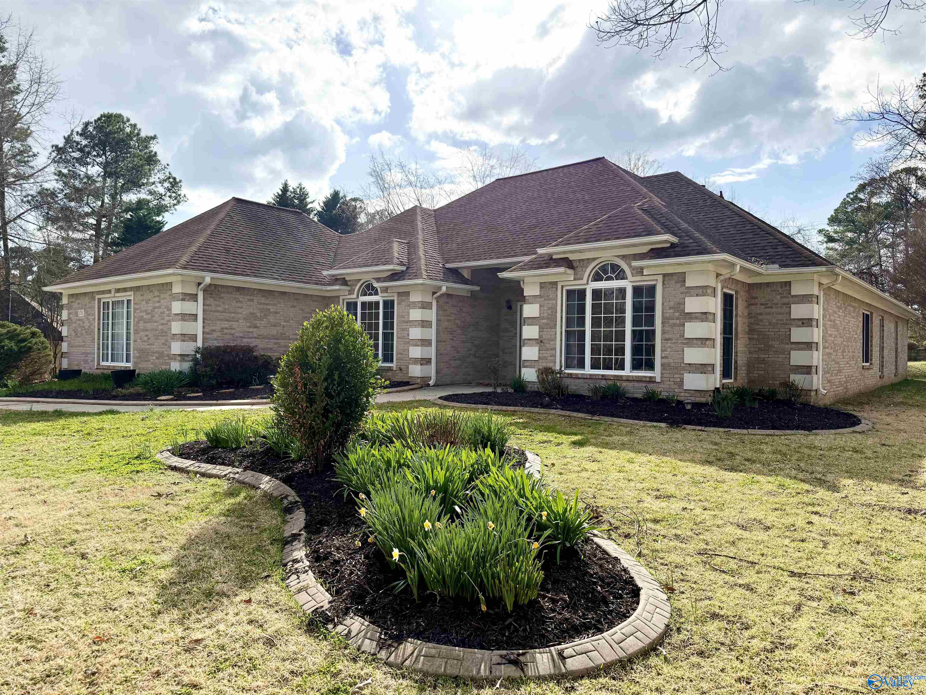 1701 Pinewood Drive NW