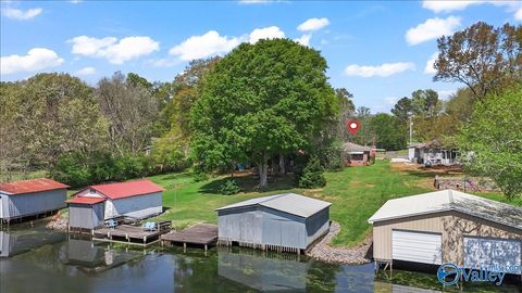 Homes For Sale - 1511 Point Of Pines<br/> Guntersville, AL 35976