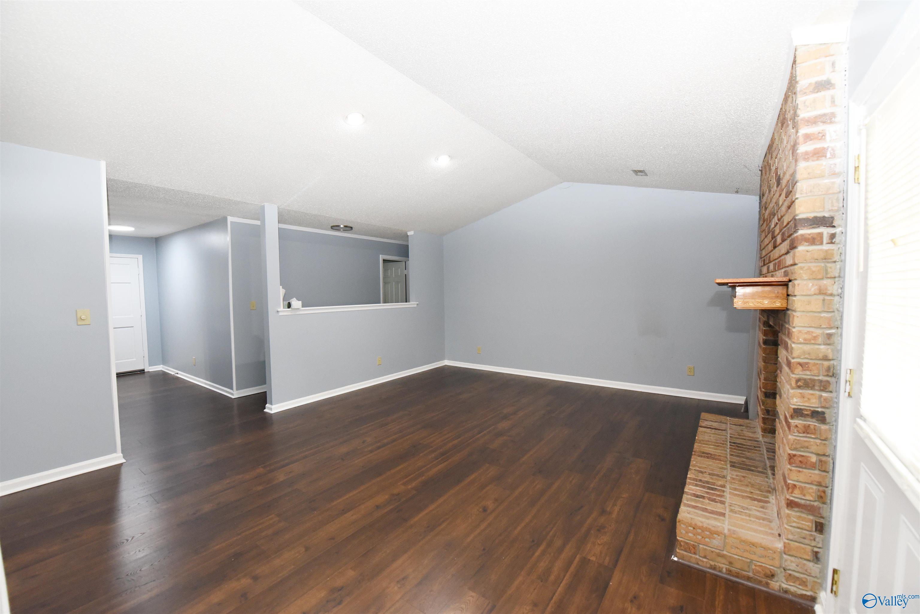 1208 SE Teenajo Drive SE