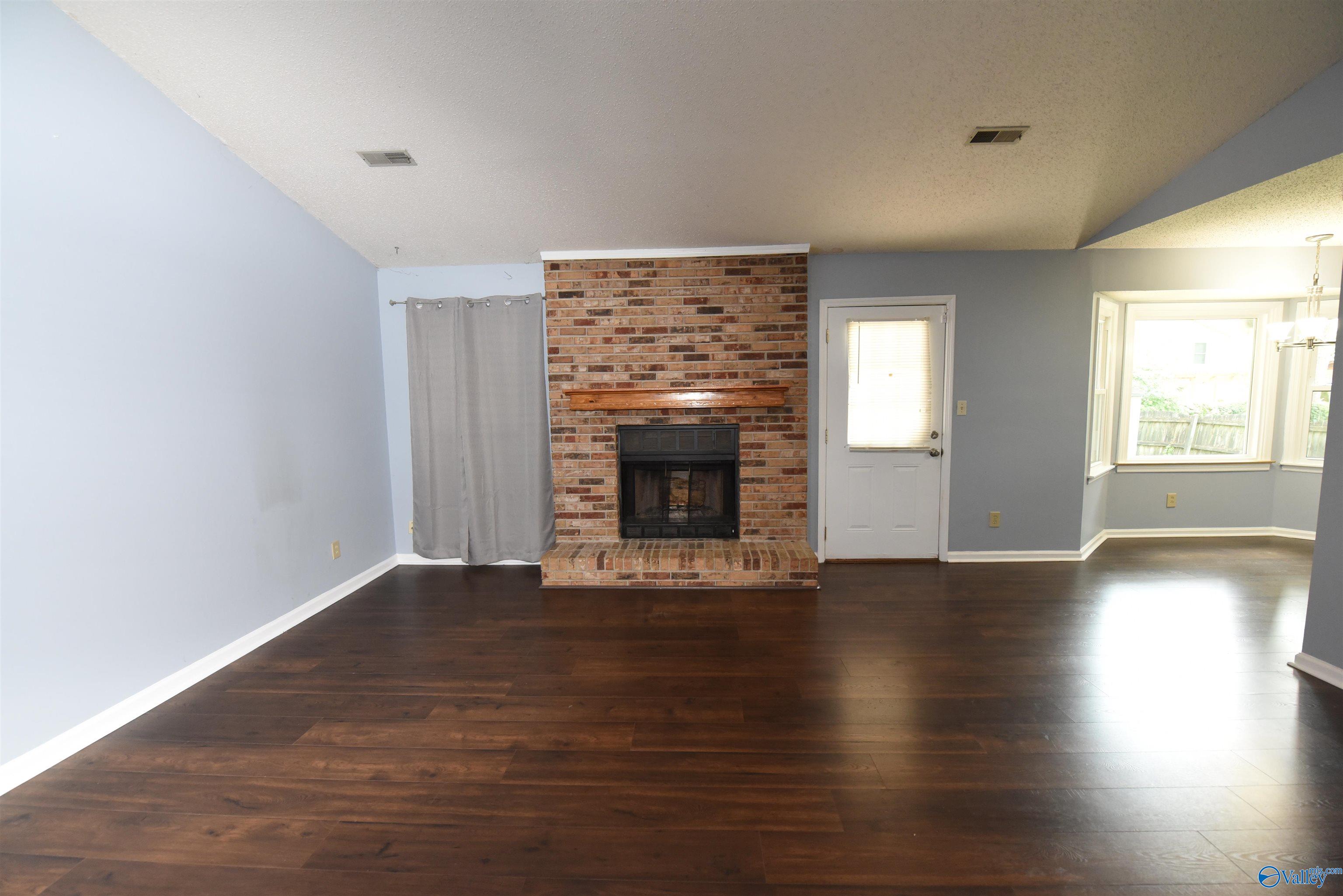 1208 SE Teenajo Drive SE