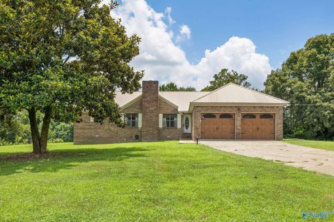 Homes For Sale - 255 County Road 488<br/> Crossville, AL 35962