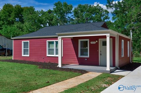 Photo of 908 Fairway Drive NW, Huntsville, AL 35816 (MLS # 21911650)