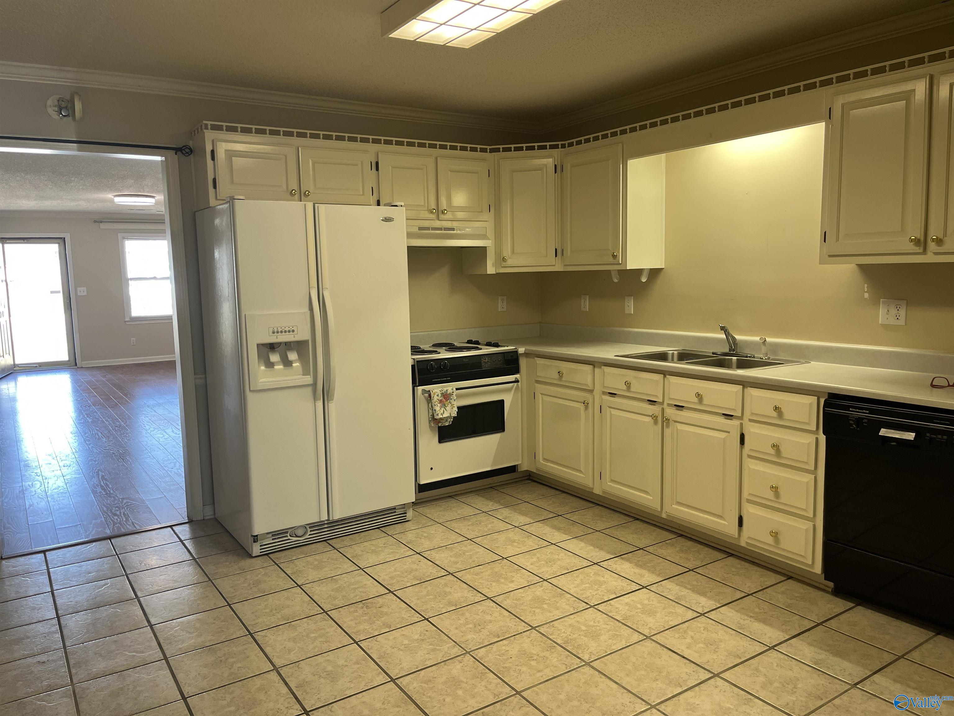 320 Chestnut Street, Hartselle, Alabama image 6