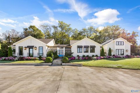 Homes For Sale - 7515 Whitesburg Drive<br/> Huntsville, AL 35802