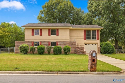 Homes For Sale - 212 Cumberland Drive<br/> Huntsville, AL 35803