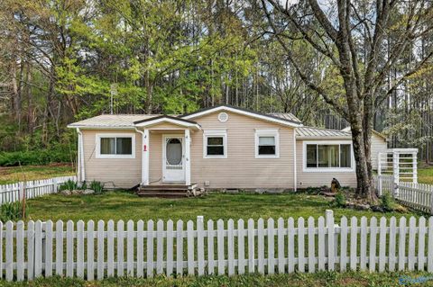 Homes For Sale - 331 J B Hawkins Road<br/> Gurley, AL 35748