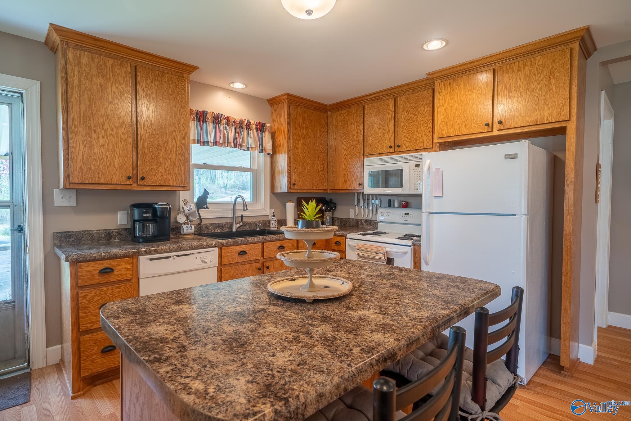 111 Elk River Shores Drive, Rogersville, Alabama image 5