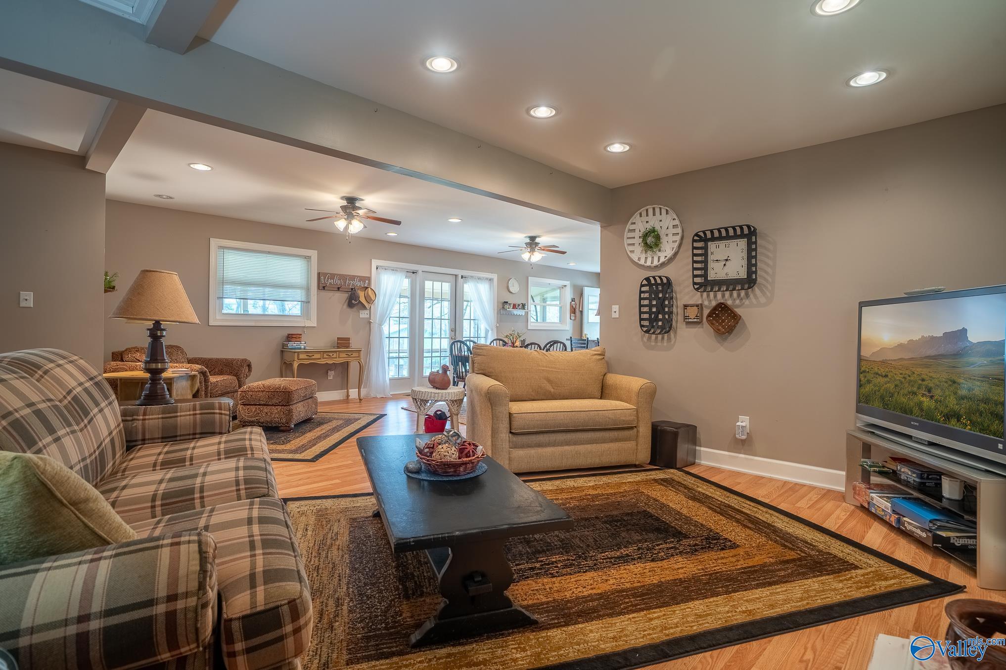 111 Elk River Shores Drive, Rogersville, Alabama image 9