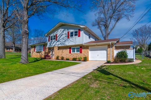 Homes For Sale - 7607 Peacock Drive<br/> Huntsville, AL 35802