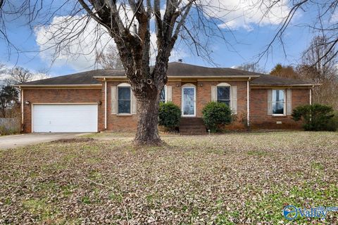 Photo of 103 NW Lindsey Lane, Hazel Green, AL 35750 (MLS # 21911763)