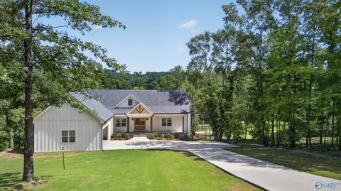 Homes For Sale - 105 County Road 764<br/> Cedar Bluff, AL 35959