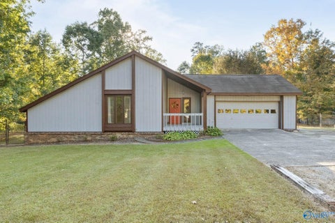 Homes For Sale - 107 Water Oak Court<br/> Harvest, AL 35749