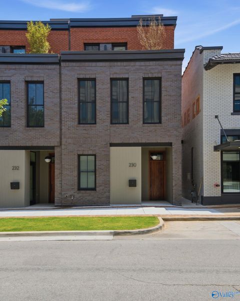 Townhouse For Sale - 230 NE Washington Street<br/> Madison County, Huntsville, AL 35801