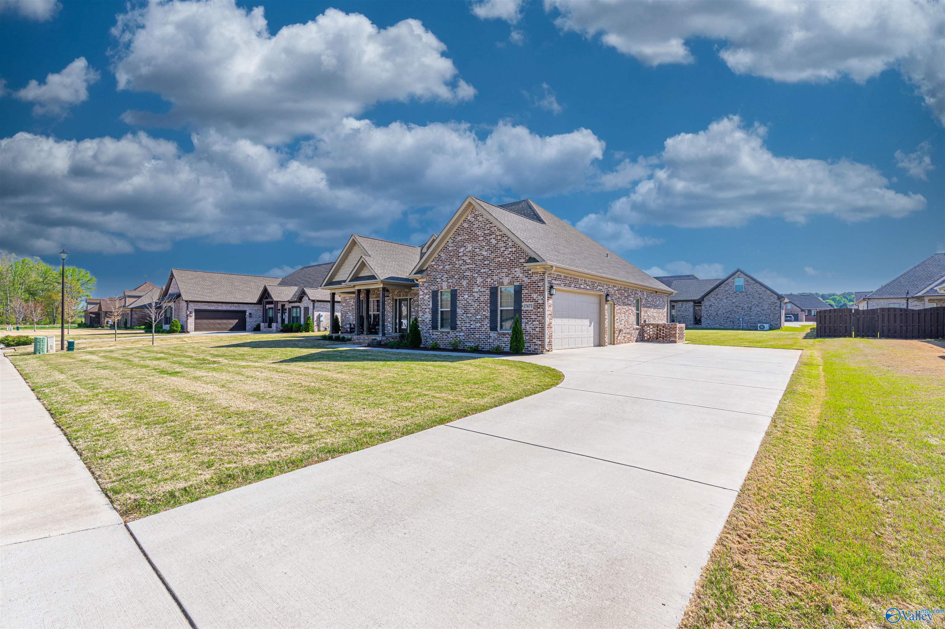 17472 Spring View Drive, Athens, Alabama image 3
