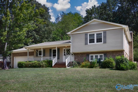Homes For Rent - 8002 Greenwillow Court<br/> Huntsville, AL 35802