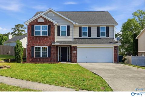 Homes For Sale - 4805 Inglewood Court<br/> Owens Cross Roads, AL 35763