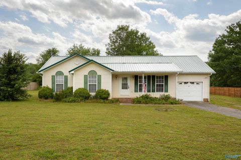 Homes For Sale - 102 Shoals Paradise Drive<br/> Lauderdale County, Florence, AL 35634