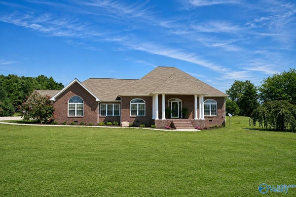 586 SUNSET DR, IDER, AL 35981 - Image e4f8d5824c3f9b9a9491f7b0415e3e90/4184982392