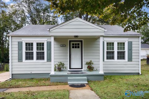 Photo of 3811 8th Avenue SW, Huntsville, AL 35805 (MLS # 21902152)