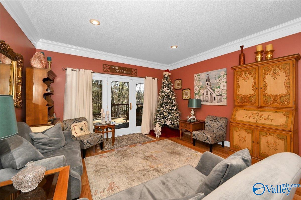 208 Wayward Avenue NW