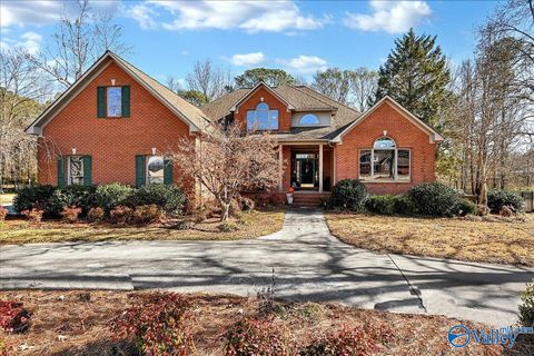 Photo of 208 Wayward Avenue NW, Hartselle, AL 35640 (MLS # 21905752)