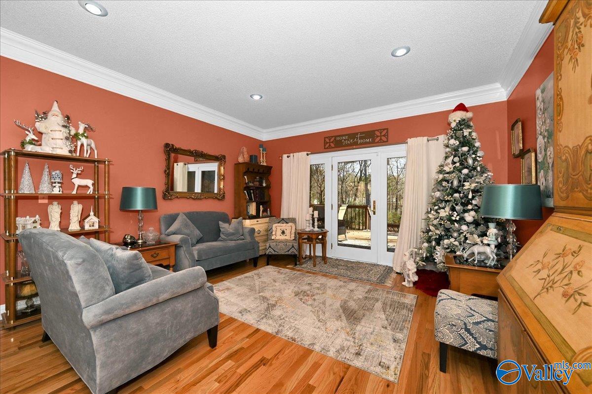 208 Wayward Avenue NW