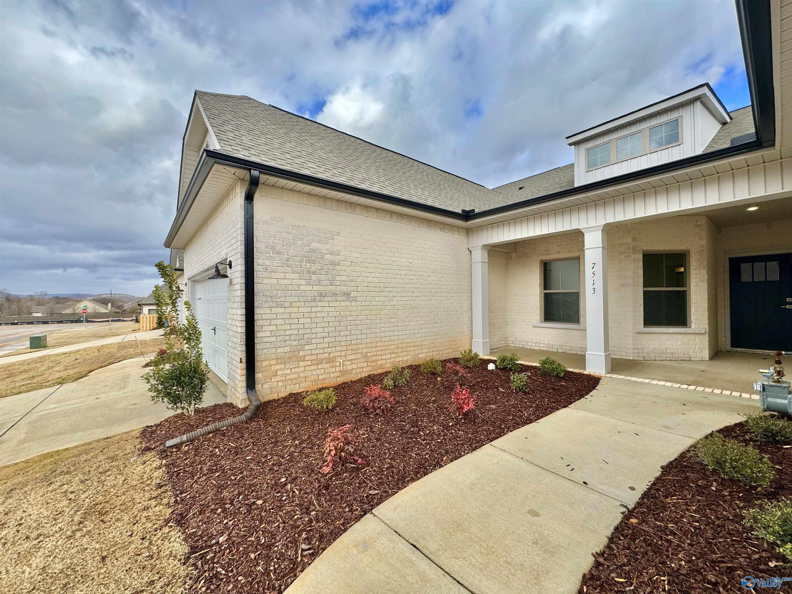 6028 Gardner Maples Drive, Owens Cross Roads, Alabama image 3