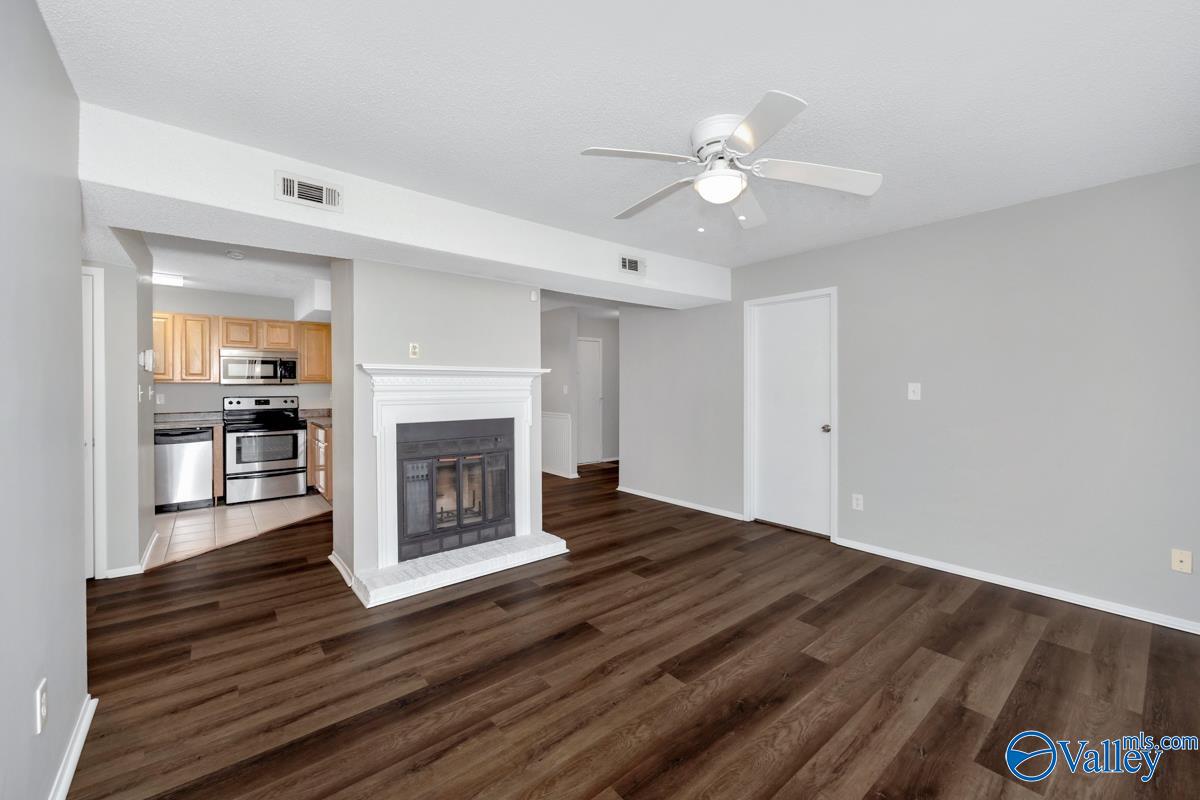 6644 Willow Pointe Drive #E, Huntsville, Alabama image 2