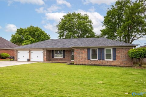 Homes For Sale - 2205 Victoria Drive<br/> Morgan County, Decatur, AL 35603