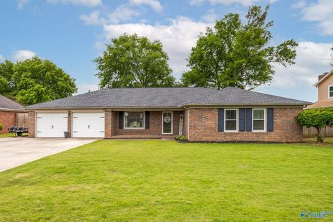 Homes For Sale - 2205 Victoria Drive<br/> Decatur, AL 35603