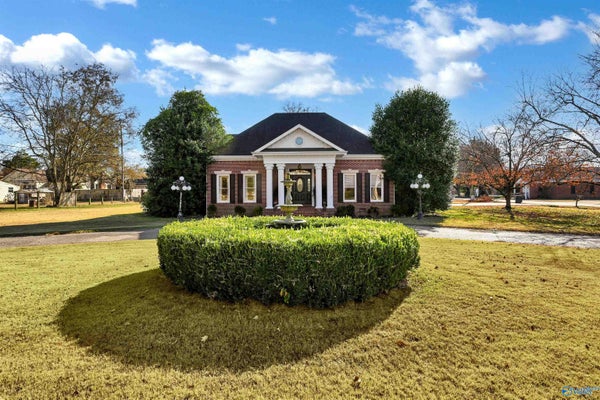 2642 COLLEGE ST, COURTLAND, AL 35618 - Image e5a21baf0b7da3bd9ac8bcb96f11f2ef/568986936