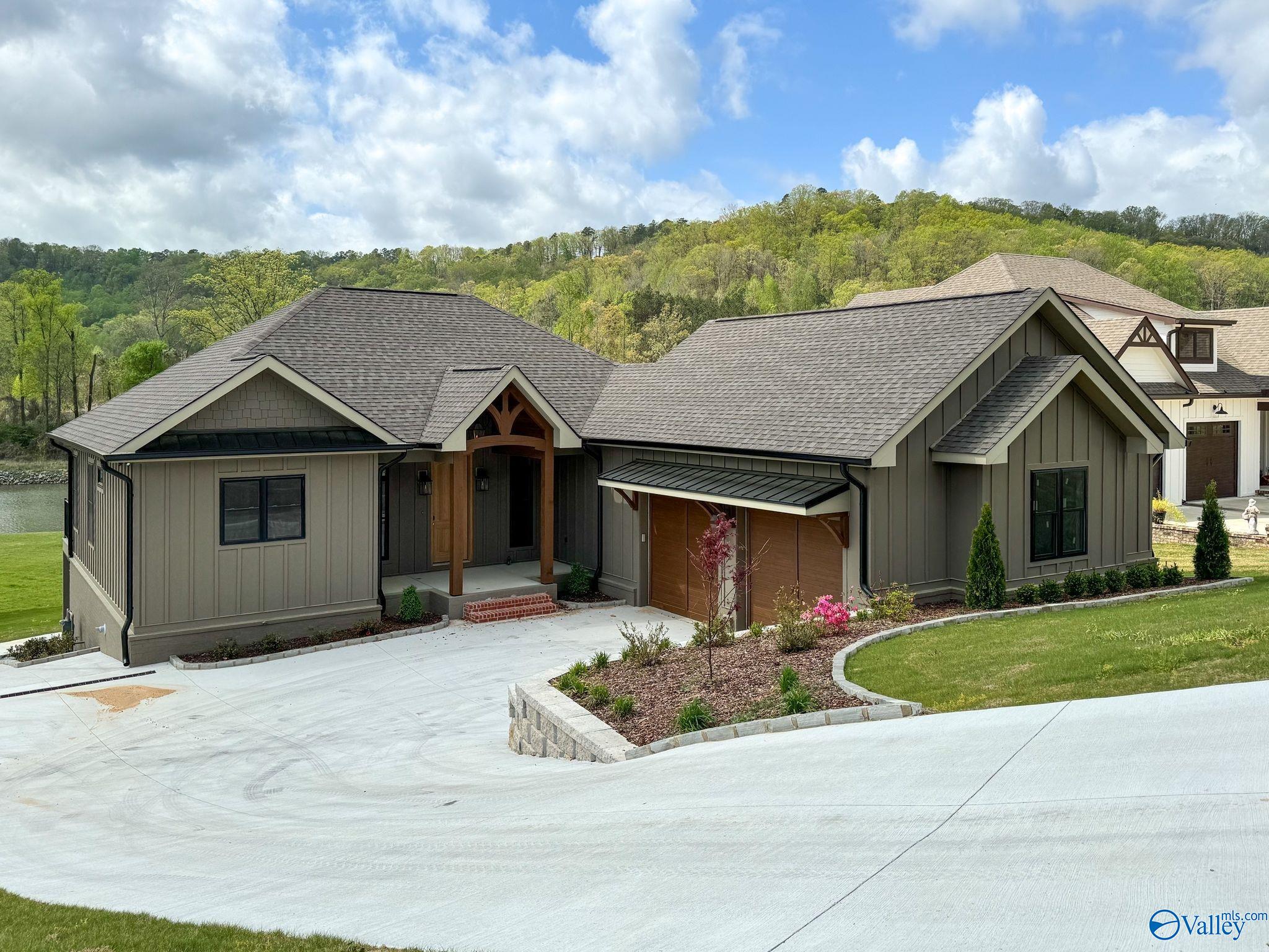 3787 Colonial Drive, Guntersville, Alabama image 1
