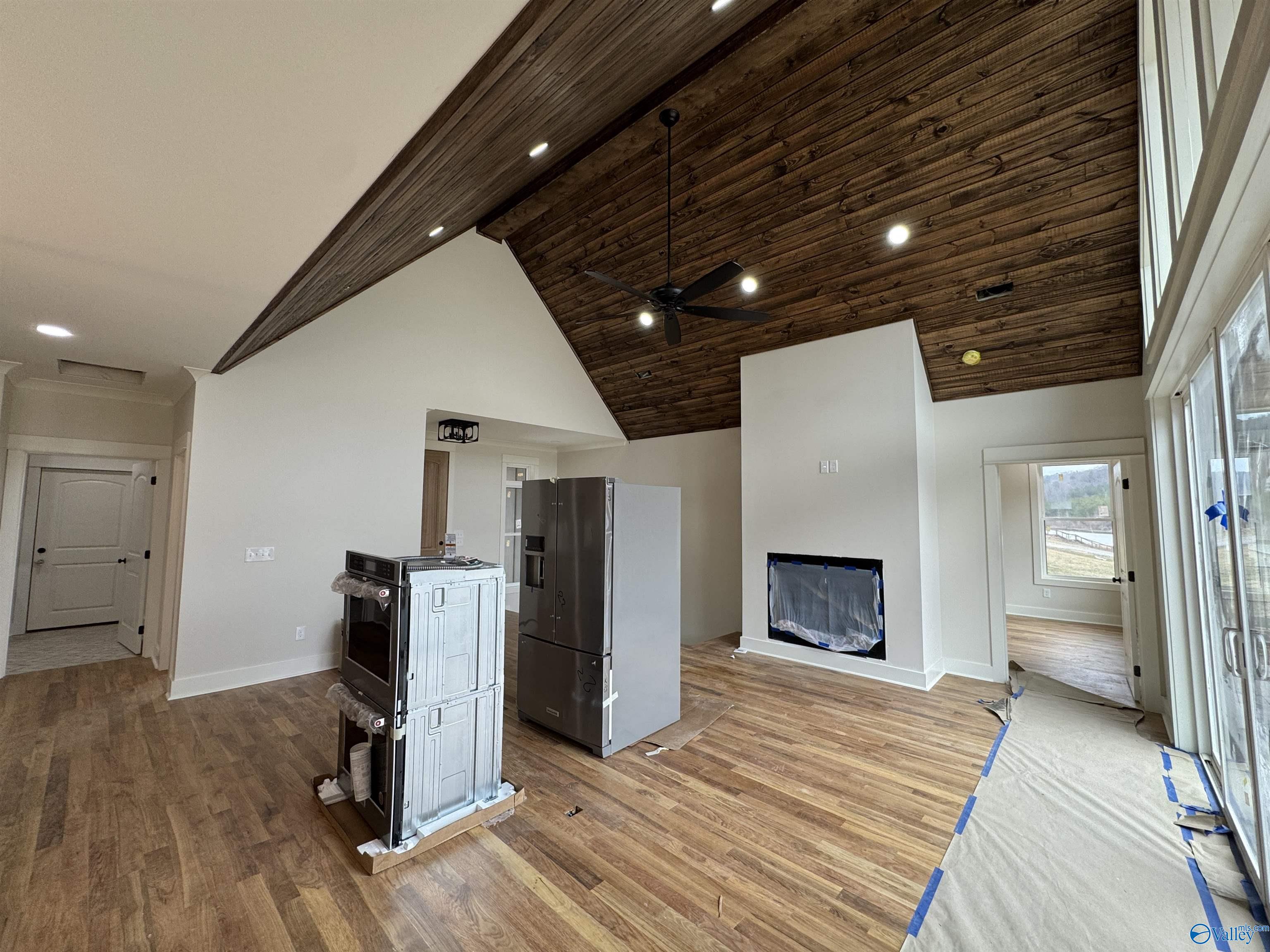 3787 Colonial Drive, Guntersville, Alabama image 8