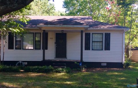 Homes For Sale - 2001 10th Street<br/> Decatur, AL 35601
