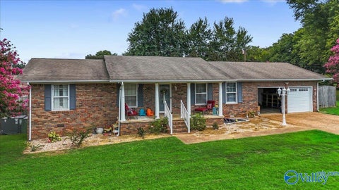 Homes For Sale - 2008 Saxton Drive<br/> Florence, AL 35630