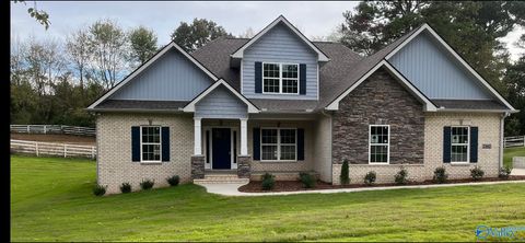 Homes For Sale - 27092 Red Acres Lane<br/> Athens, AL 35613