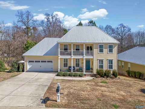 Homes For Sale - 1008 Laurinda Lane<br/> Guntersville, AL 35976