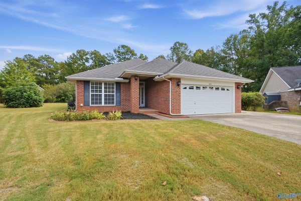 203 SILVER BREEZE CT, HARVEST, AL 35749 - Image e7ba03894407e9a349fde871e9cf374a/216978344