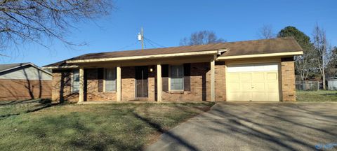 Homes For Sale - 105 Mcclint Street<br/> Athens, AL 35611