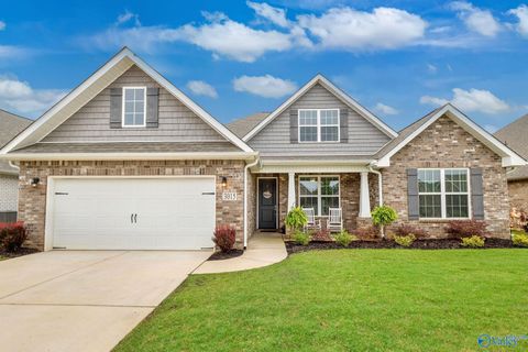 Photo of 3015 Henry Road SE, Decatur, AL 35603 (MLS # 21909908)