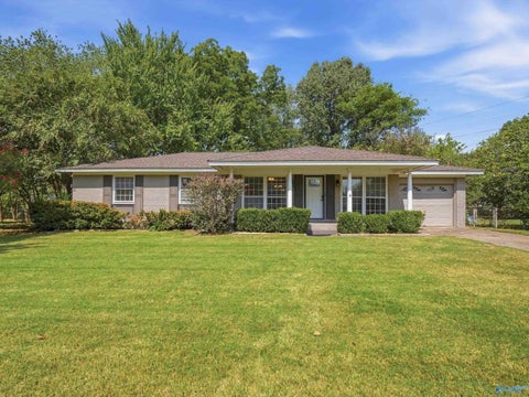 Homes For Sale - 211 Cumberland Drive<br/> Huntsville, AL 35803