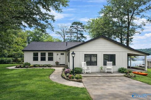 Photo of 51 W Aqua Vista Drive, Gadsden, AL 35901 (MLS # 21912857)