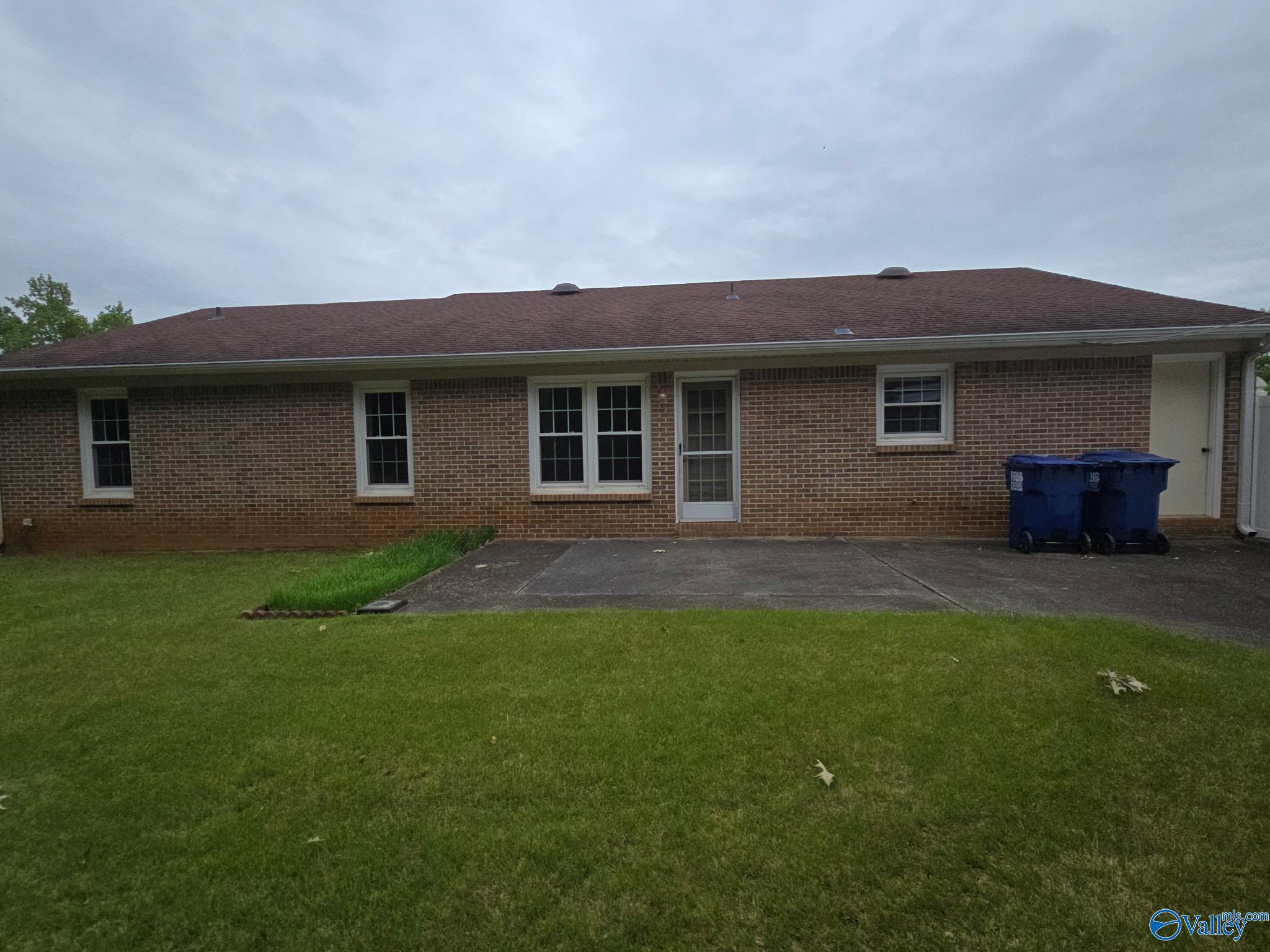 Huntsville, Alabama 35802, United States, 3 Bedrooms Bedrooms, ,2 BathroomsBathrooms,Residential,Pending,119959