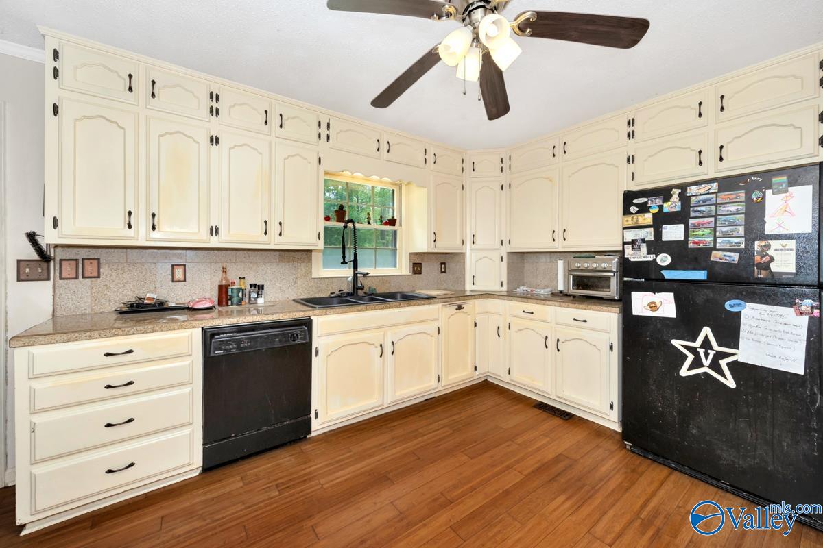 145 Dogwood Drive, Laceys Spring, Alabama image 4