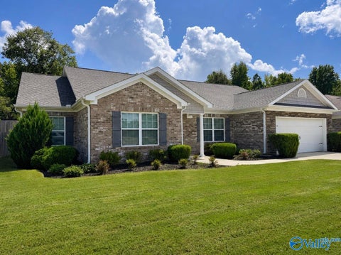 Homes For Sale - 312 Dominion Drive<br/> Hartselle, AL 35640